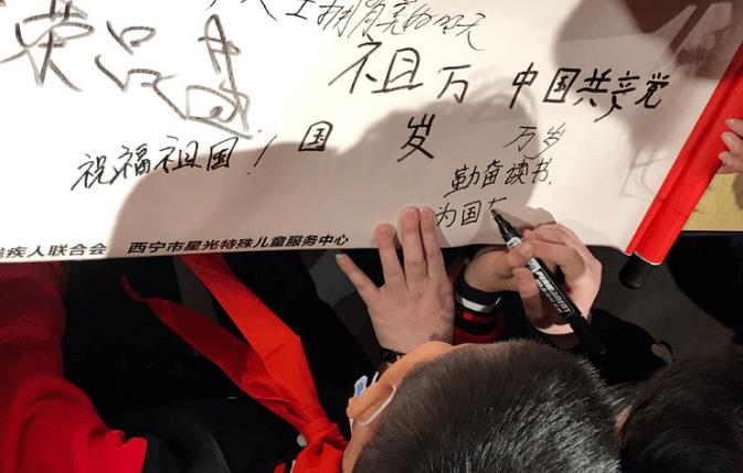 和学弟谈恋爱别人会有看法吗？